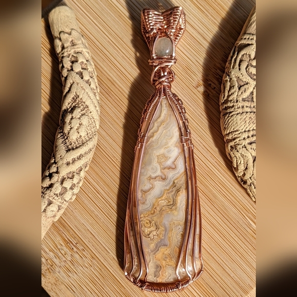 Golden Lace Agate Pendant Necklace Unique Artisan Copper Design - Picture 3 of 17